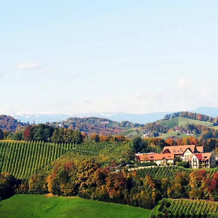 Sattlerhof Geniesserhotel & Weingut Hotel