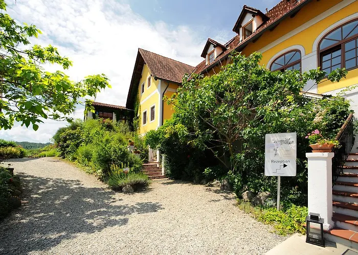 Sattlerhof Geniesserhotel & Weingut Hotel
